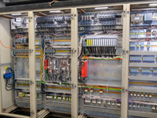 Producten_Elektr Installatie-Machinebestur_Besturingskasten-Panelenbouw_besturingskast in aanbouw