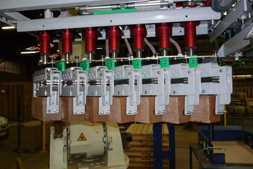 Producten_Klemmen-Tangen_Klem-Machinale-Pakketten_robotklem machinaal pakket closeup