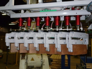 Producten_Palletiseren_Machinale Pakketten_grijper closeup