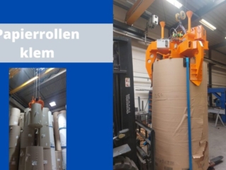 Hydraulische klem voor papierrollen van Intech Installatieburo grijpt, tilt en verplaatst met gemak industriele papierrollen van 5 ton gewicht. Zonder papierbeschadigingen.